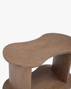Étagère murale organique en bois aux courbes infinies et au présentoir polyvalent pour salon et bureau à domicile