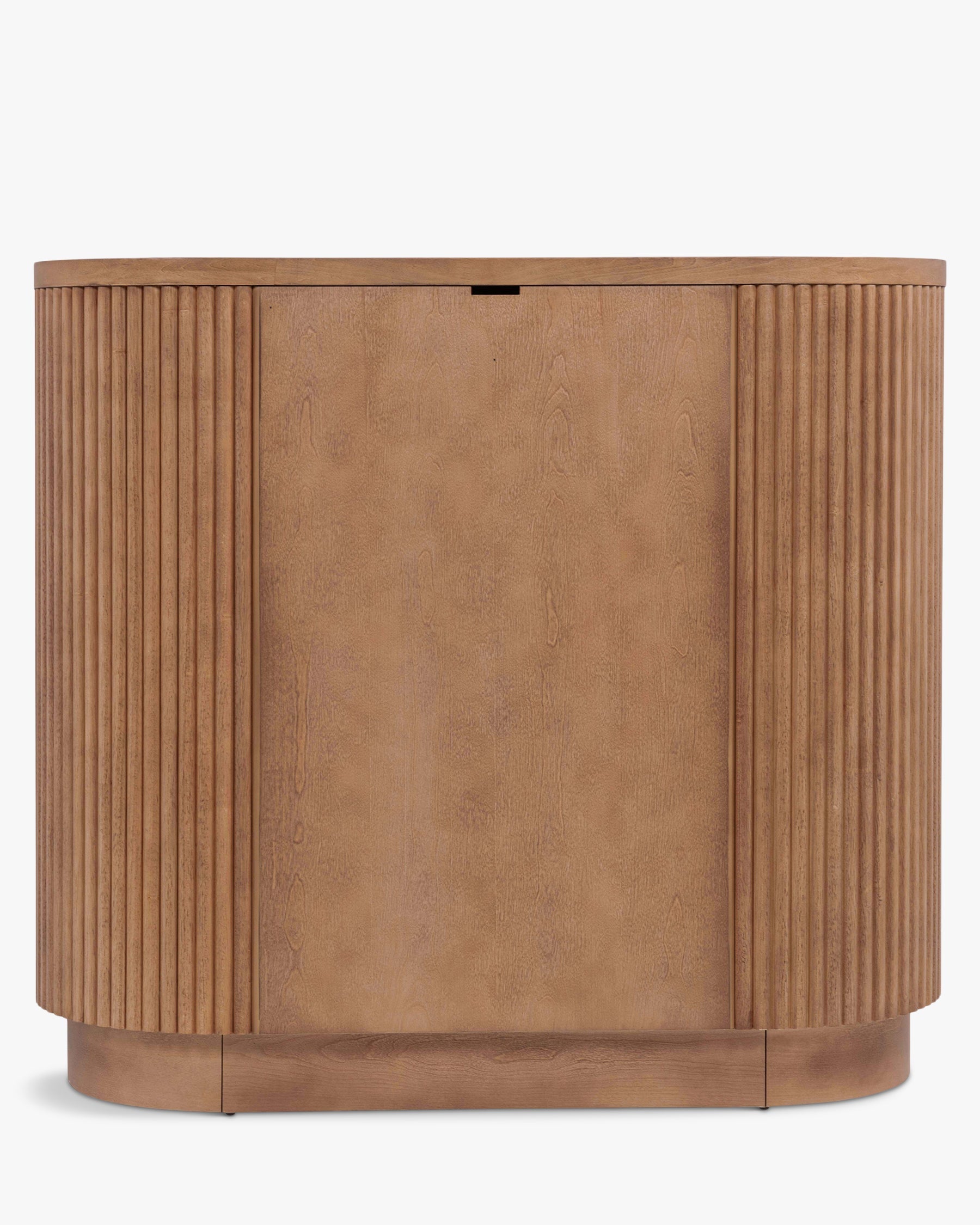 Commode élégante en bois avec coins arrondis, façade nervurée et système d'ouverture-pression pour chambre et salon