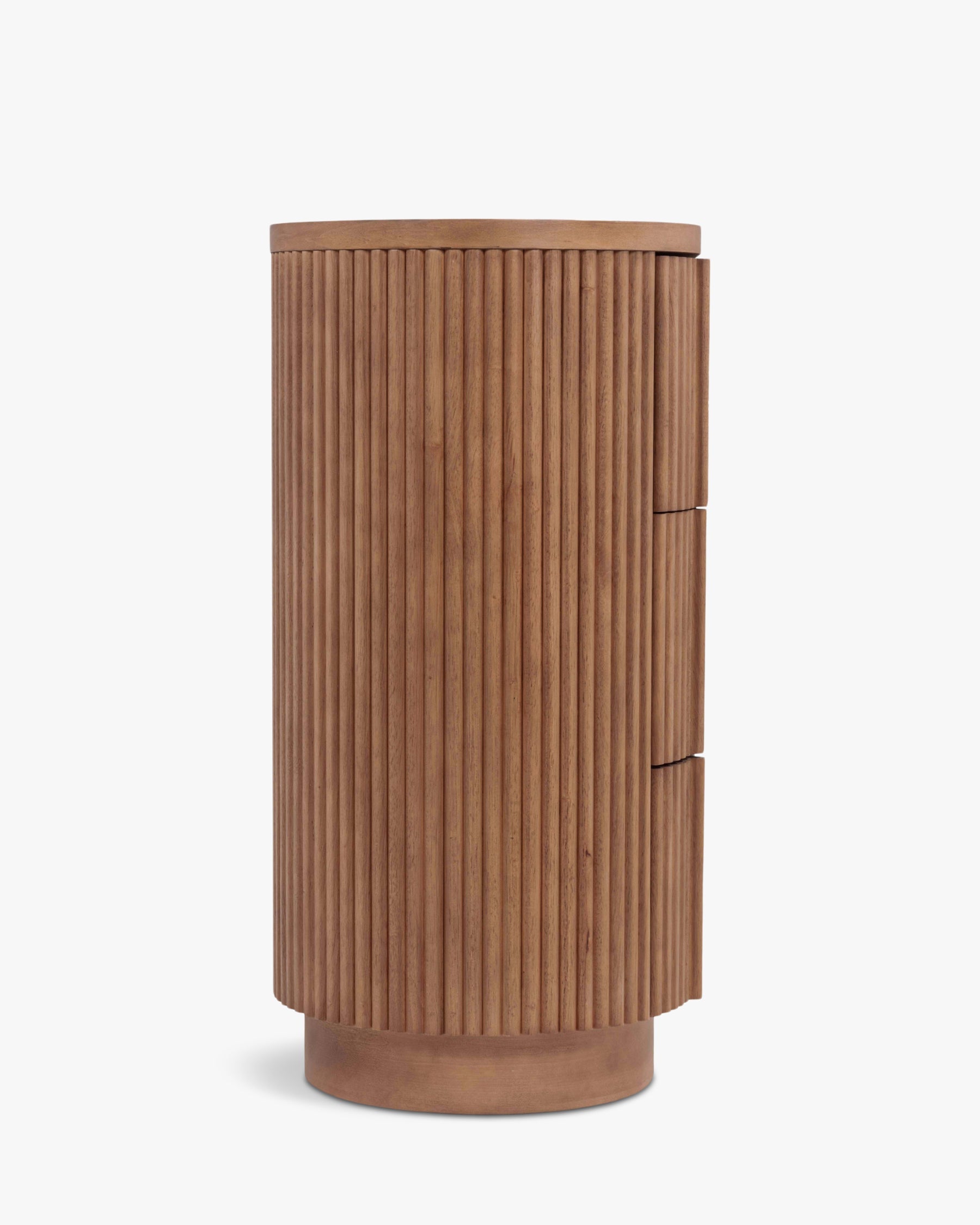 Commode élégante en bois avec coins arrondis, façade nervurée et système d'ouverture-pression pour chambre et salon
