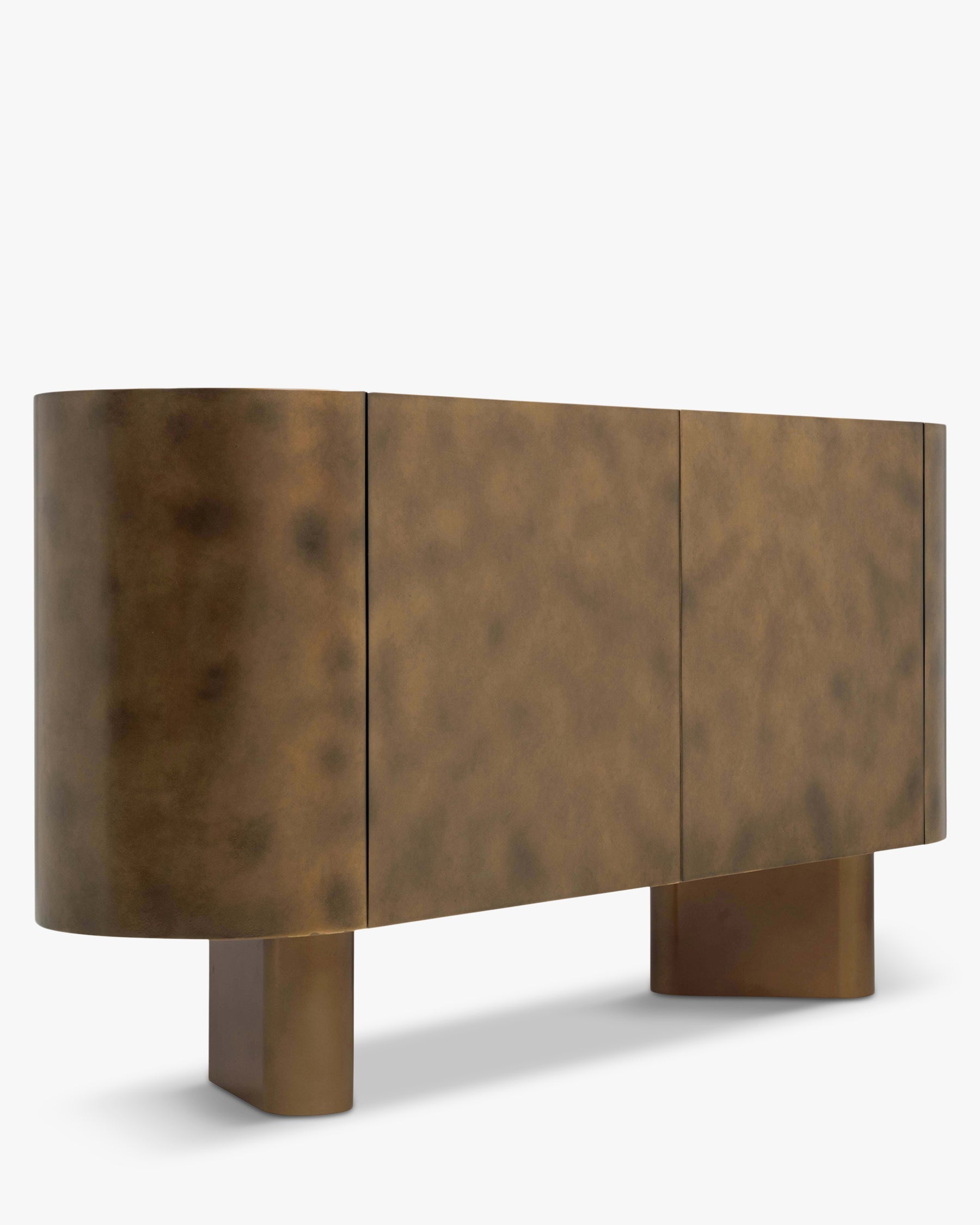 Buffet moderne en laiton au design épuré et à l'élégance contemporaine pour le salon