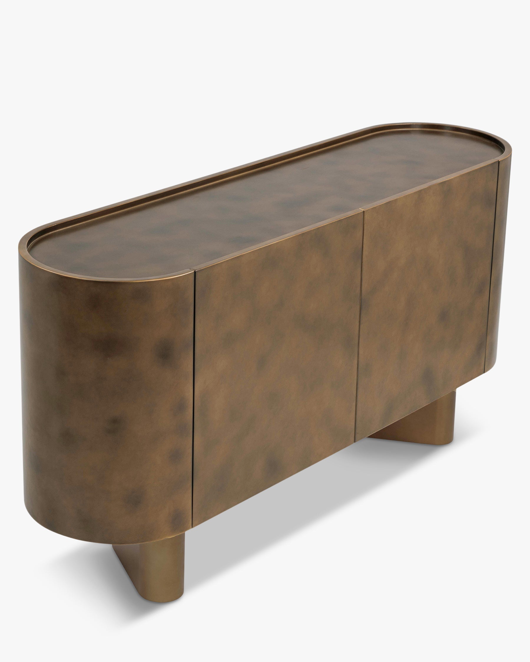 Buffet moderne en laiton au design épuré et à l'élégance contemporaine pour le salon
