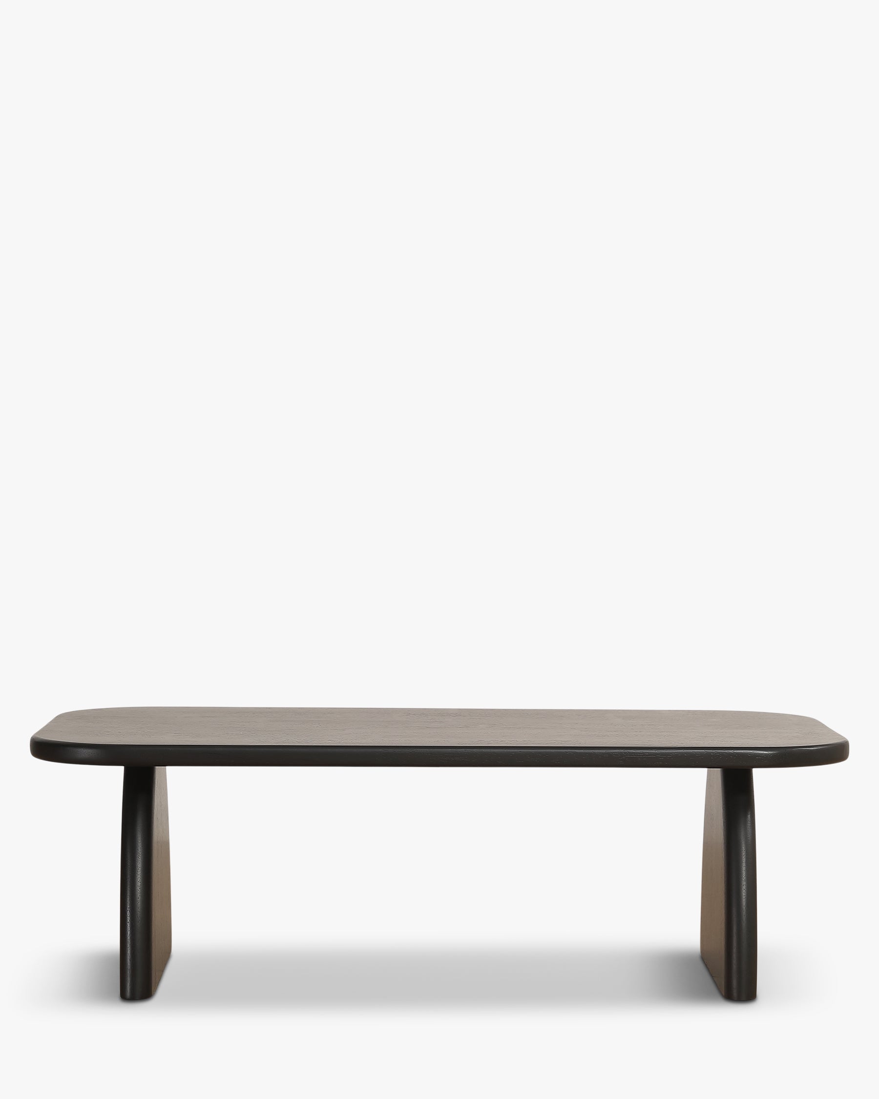 Table basse moderne en bois et métal, design harmonieux, format duo pour salon