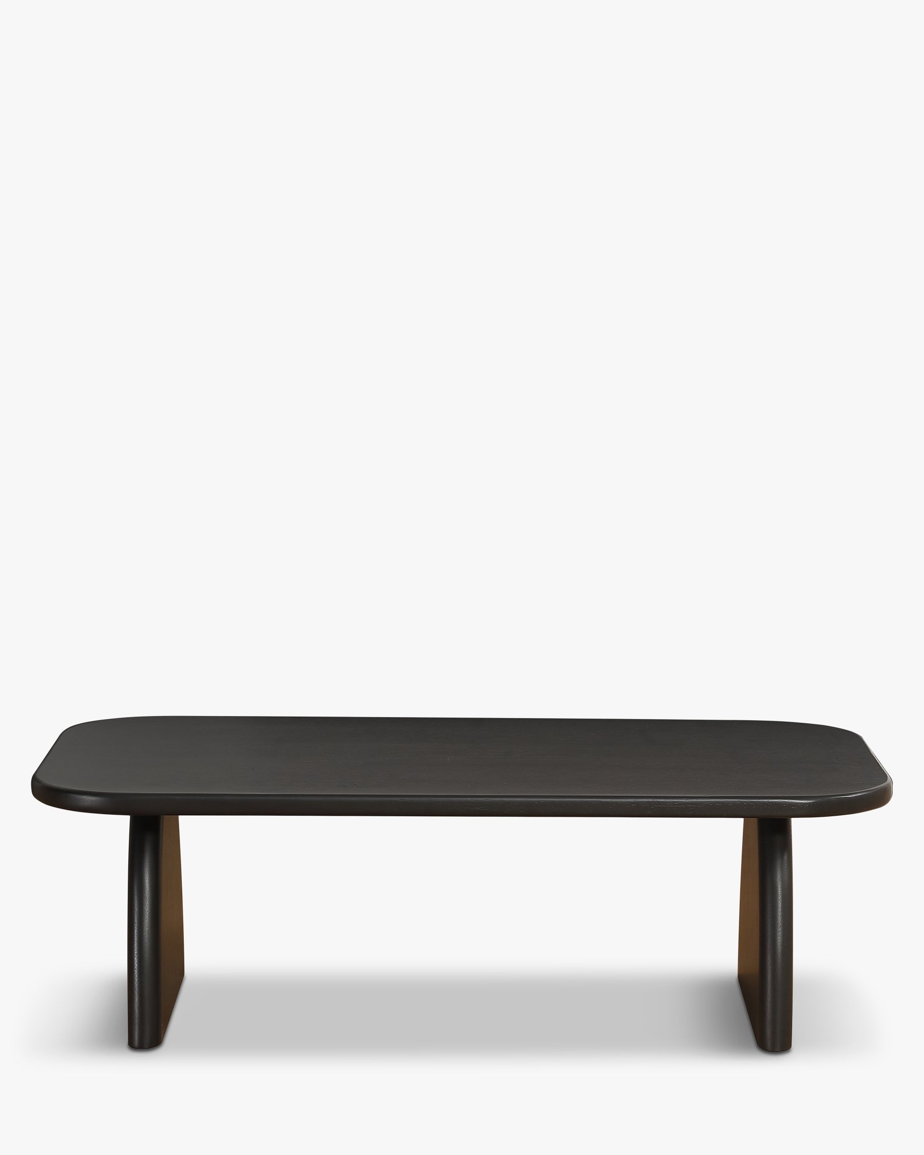 Table basse moderne en bois et métal, design harmonieux, format duo pour salon