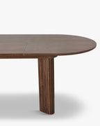 Table à manger extensible contemporaine en bois composite et chêne avec piètement unique et capacité modulaire