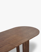 Table à manger extensible contemporaine en bois composite et chêne avec piètement unique et capacité modulaire