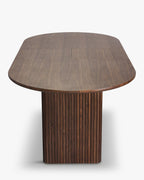 Table à manger extensible contemporaine en bois composite et chêne avec piètement unique et capacité modulaire
