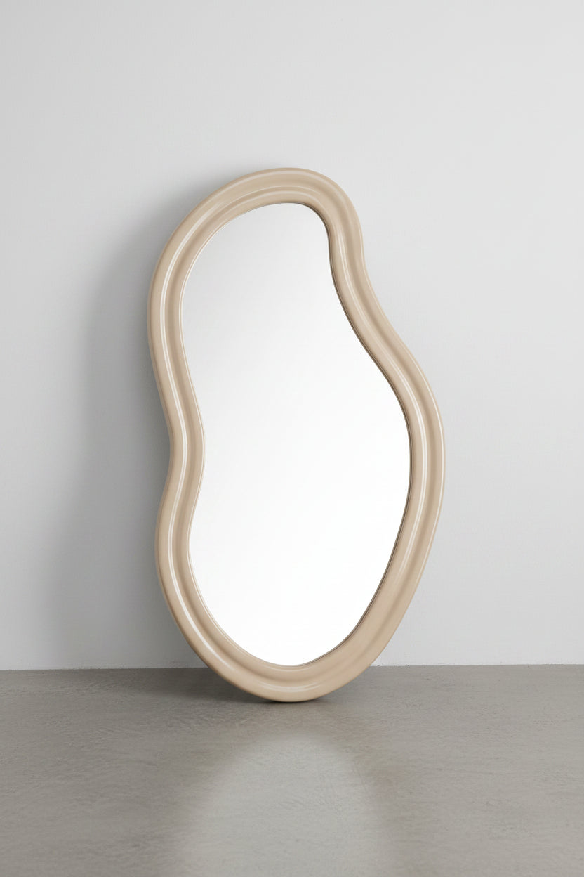 Miroir sur pied en bois naturel peint au look intemporel et à l'installation facile pour chambre et salon