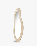 Miroir sur pied en bois naturel peint au look intemporel et à l'installation facile pour chambre et salon