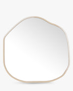 Miroir organique bois/résine avec courbes arrondies et profondeur visuelle pour salon et chambre
