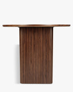 Table de salle à manger contemporaine en bois composite, design fonctionnel et élégant
