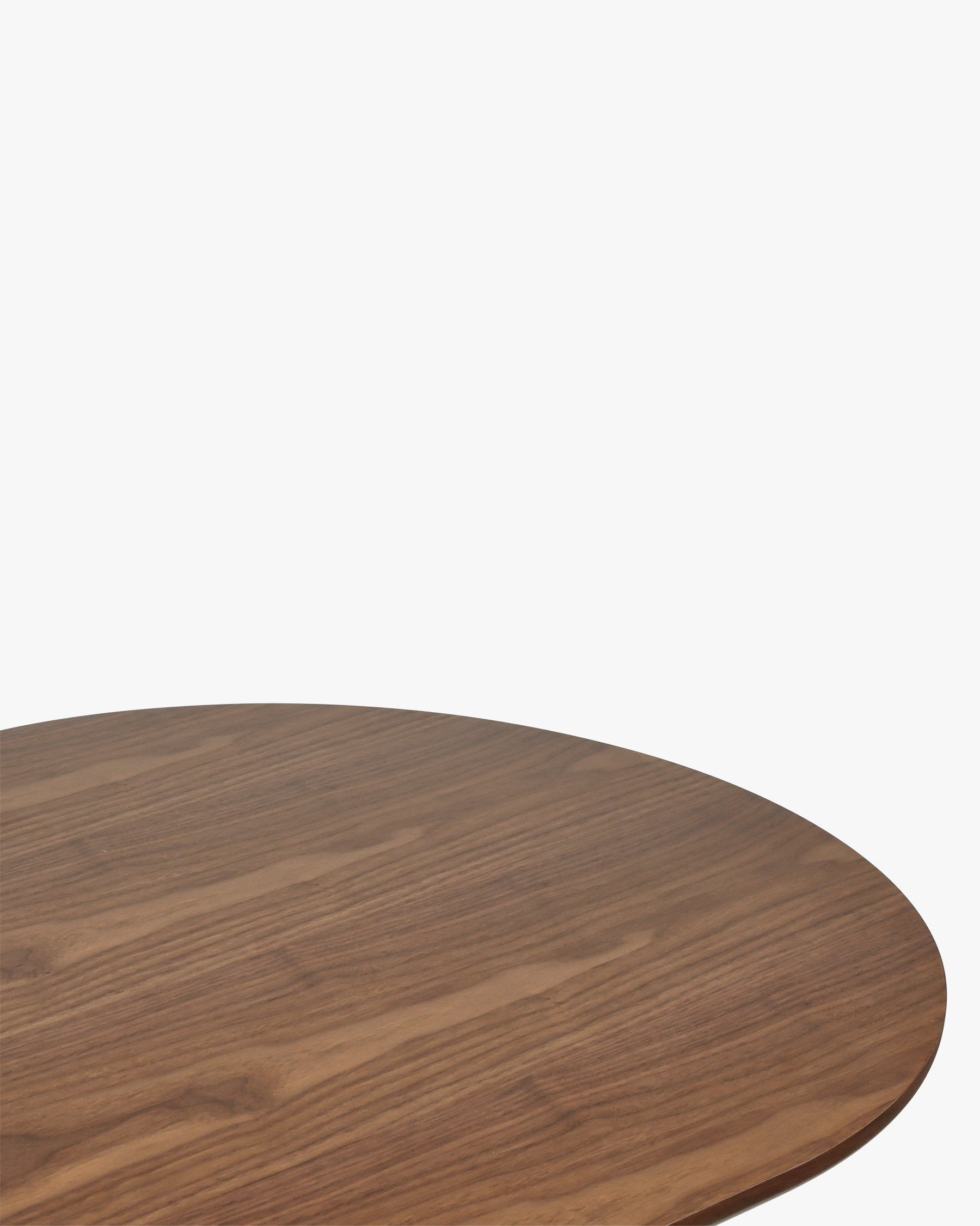 Table de salle à manger contemporaine en bois composite, design fonctionnel et élégant