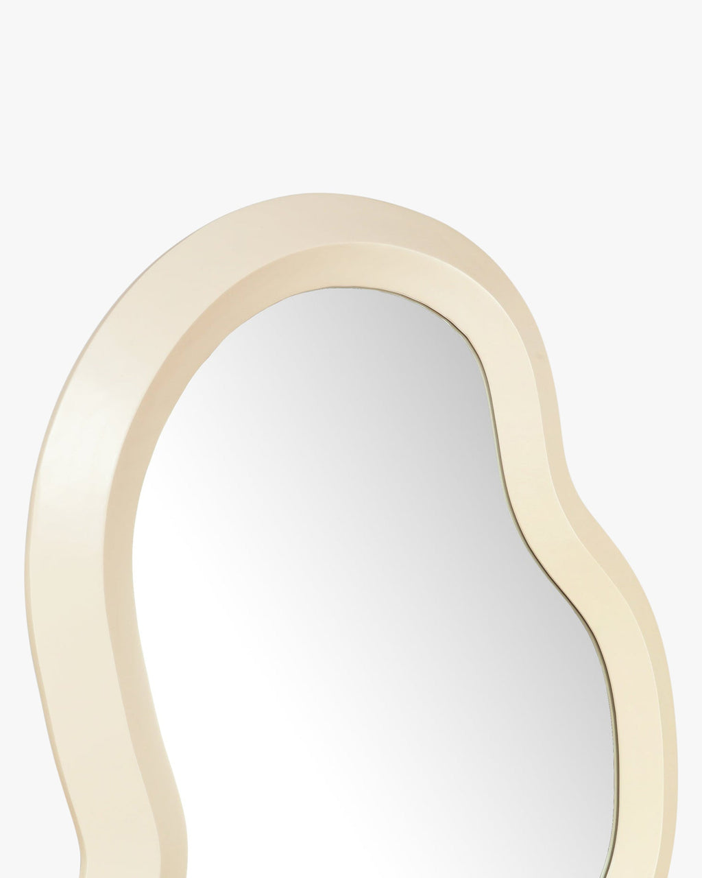 Miroir en résine chaude avec ton beige et effet amplificateur de lumière pour chambre, entrée et salon