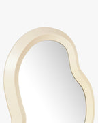 Miroir en résine chaude avec ton beige et effet amplificateur de lumière pour chambre, entrée et salon