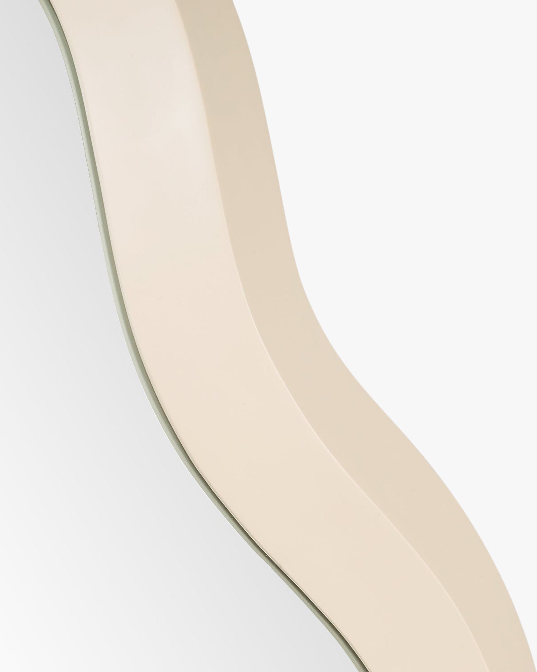 Miroir en résine chaude avec ton beige et effet amplificateur de lumière pour chambre, entrée et salon