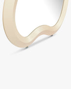 Miroir en résine chaude avec ton beige et effet amplificateur de lumière pour chambre, entrée et salon