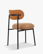Fauteuil rétro Boucle avec 3 coloris et format polyvalent pour salon et salle à manger