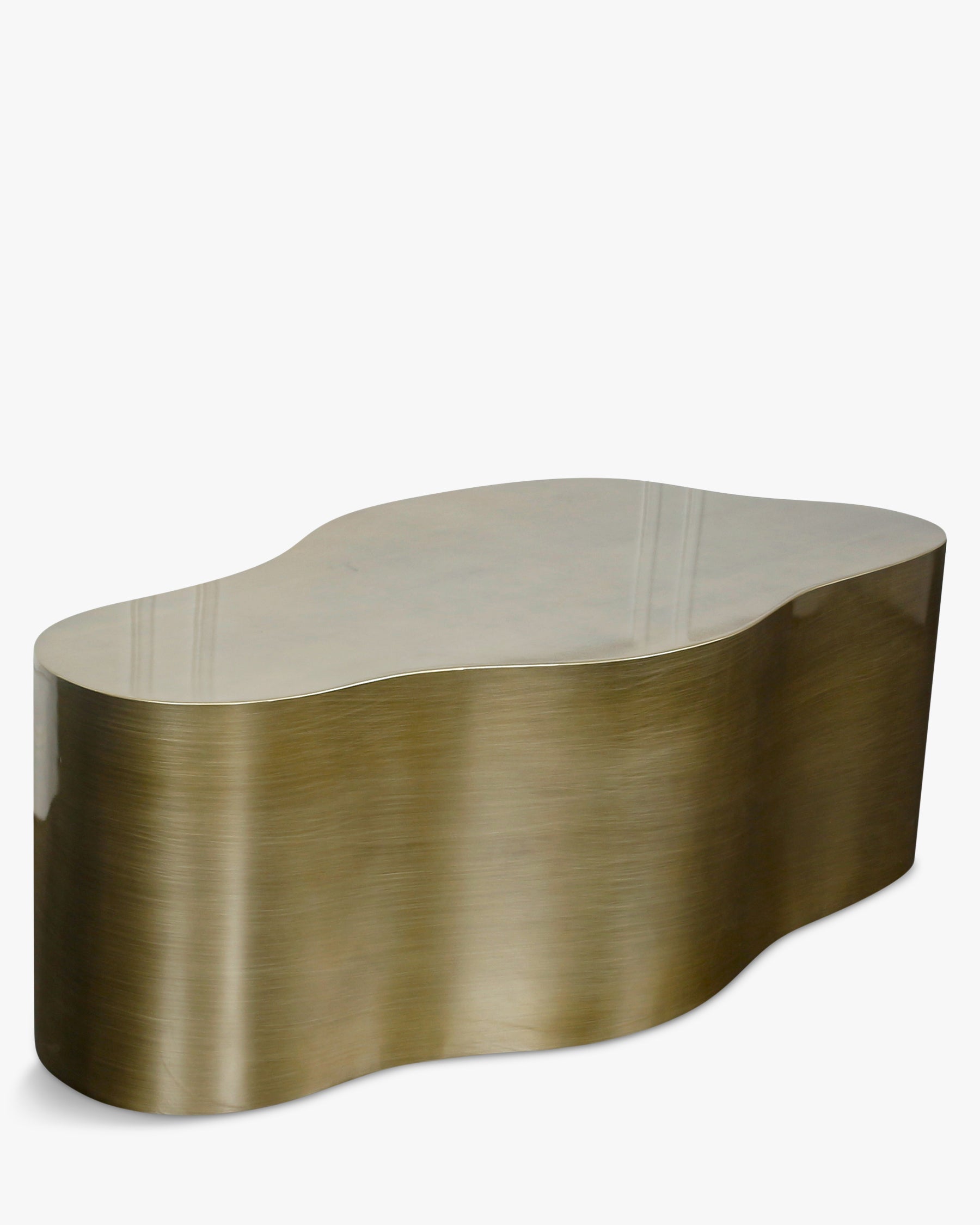 Table basse tendance en métal/verre au design inspiré de la mode et au look graphique pour le salon