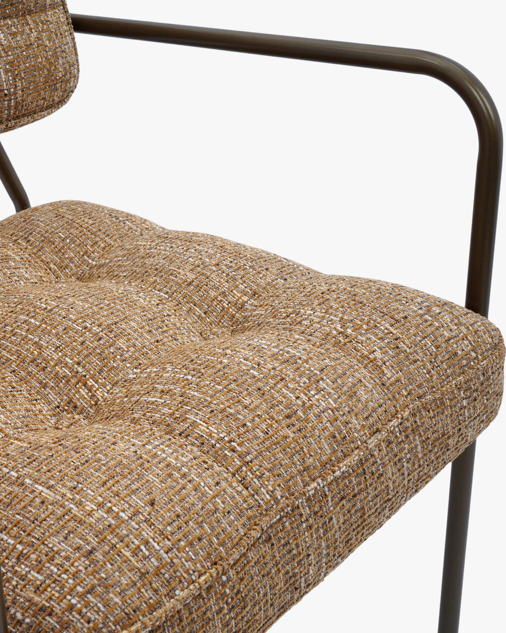 Fauteuil Rétro Années 70 en Tissu et Bronze avec Boutons Graphiques et Accoudoirs Épurés Salon et Salle à Manger