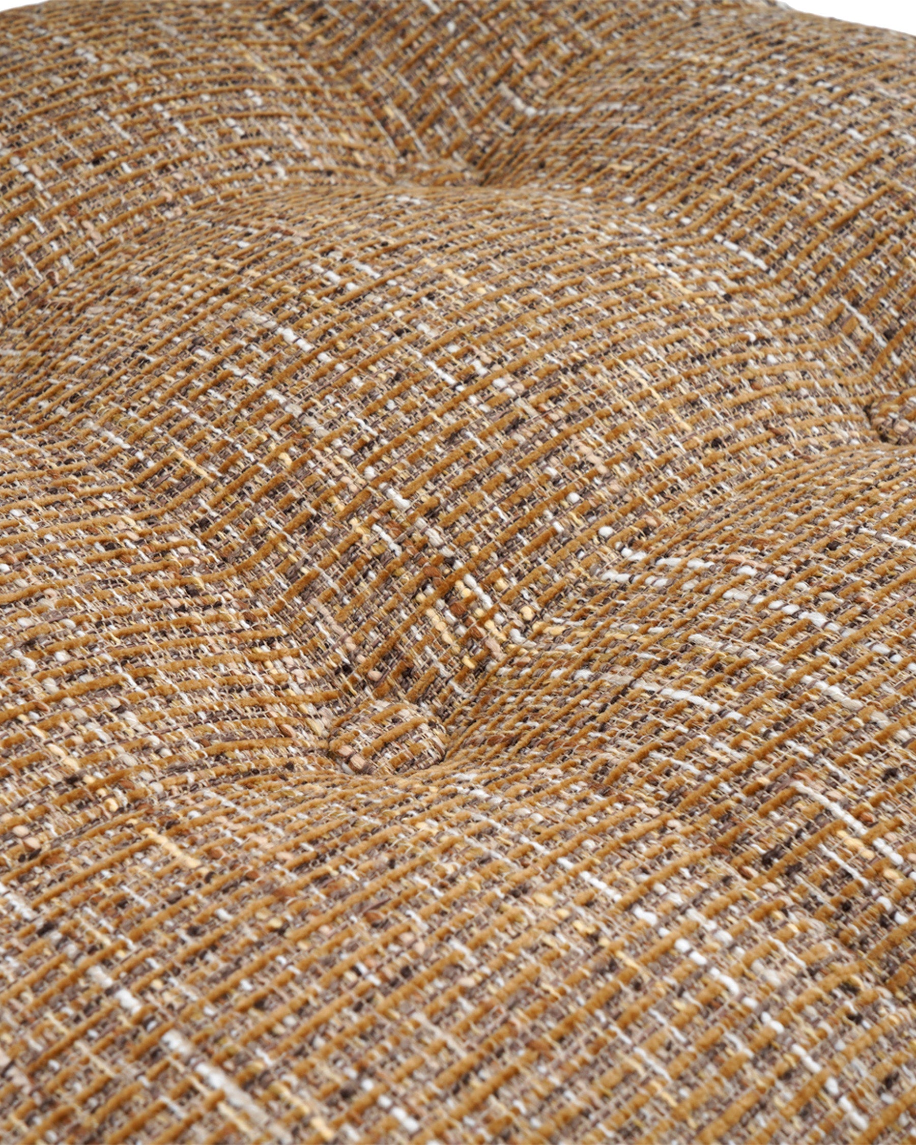 Fauteuil Rétro Années 70 en Tissu et Bronze avec Boutons Graphiques et Accoudoirs Épurés Salon et Salle à Manger