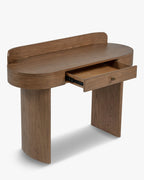 Table à manger en bois de noyer naturel veiné, finition chaleureuse et détails raffinés - Salle à manger