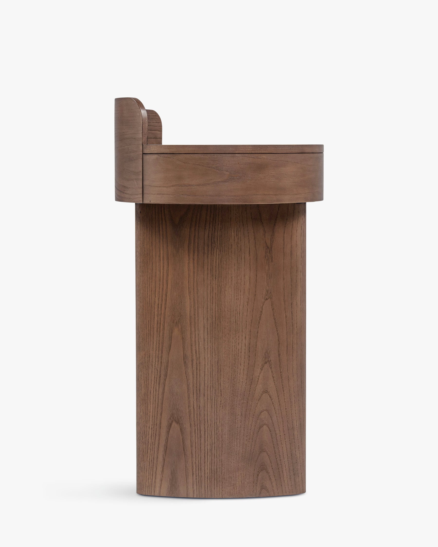 Table à manger en bois de noyer naturel veiné, finition chaleureuse et détails raffinés - Salle à manger