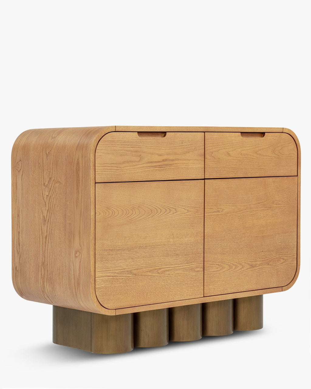 Buffet rétro en bois clair et bronze avec coins arrondis et pieds cylindriques pour salon
