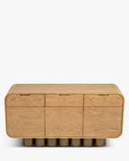 Buffet rétro en bois clair et bronze avec coins arrondis et pieds cylindriques pour salon