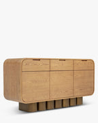Buffet rétro en bois clair et bronze avec coins arrondis et pieds cylindriques pour salon