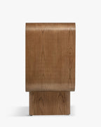 Bahut en bois minimaliste avec authenticité naturelle et luminosité pour salon