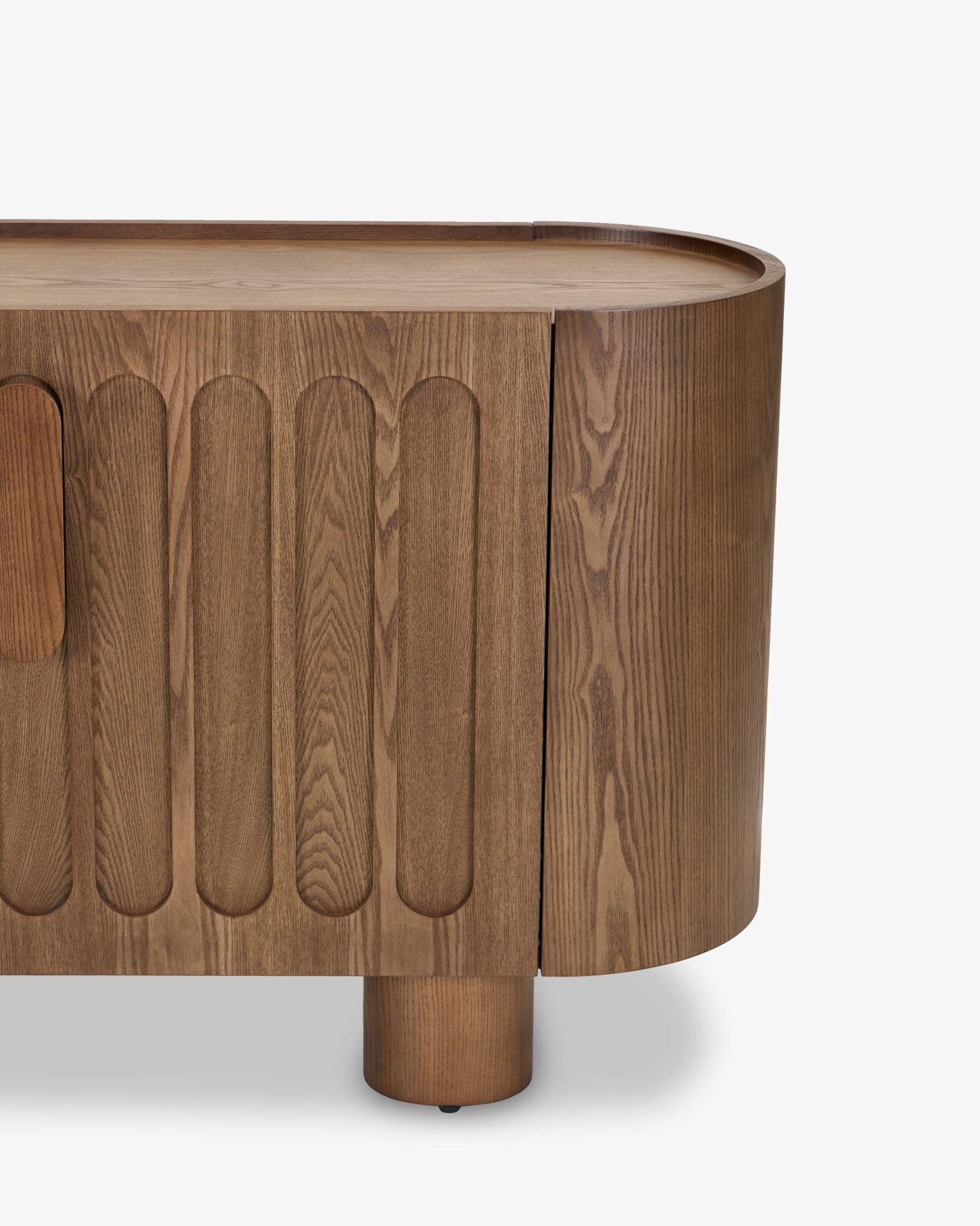 Buffet en Frêne Massif Teinté Noyer Fait Main, Motifs Sculptés Ovales et Inspiration Indonésienne, Salon & Salle à Manger