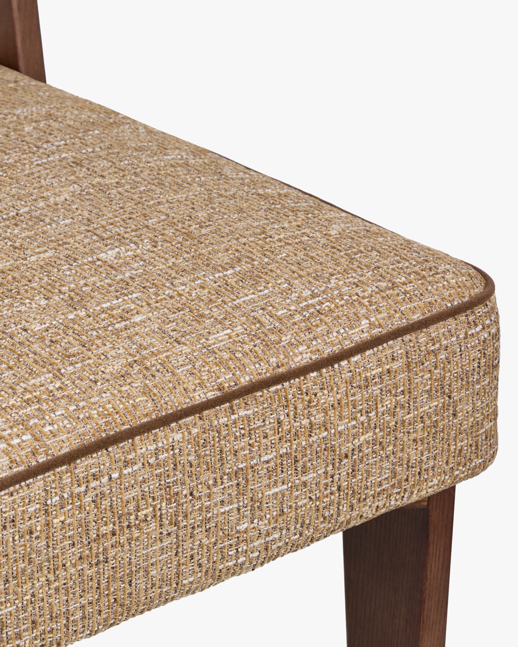 Tabouret de bar moderniste des années 70 en frêne massif avec ressorts ensachés et finition noyer pour bar et cuisine