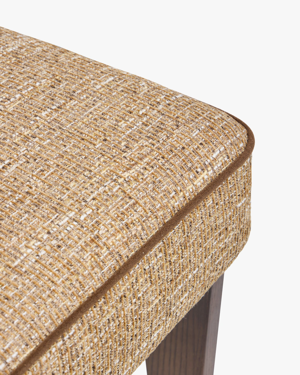 Chaise moderniste des années 70 en frêne massif et tissu avec ressorts ensachés et finition noyer pour salon et salle à manger