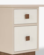 Bureau Graphic laqué et frêne noyer avec relief demi-rond et contraste sable/coquille d'œuf pour bureau à domicile