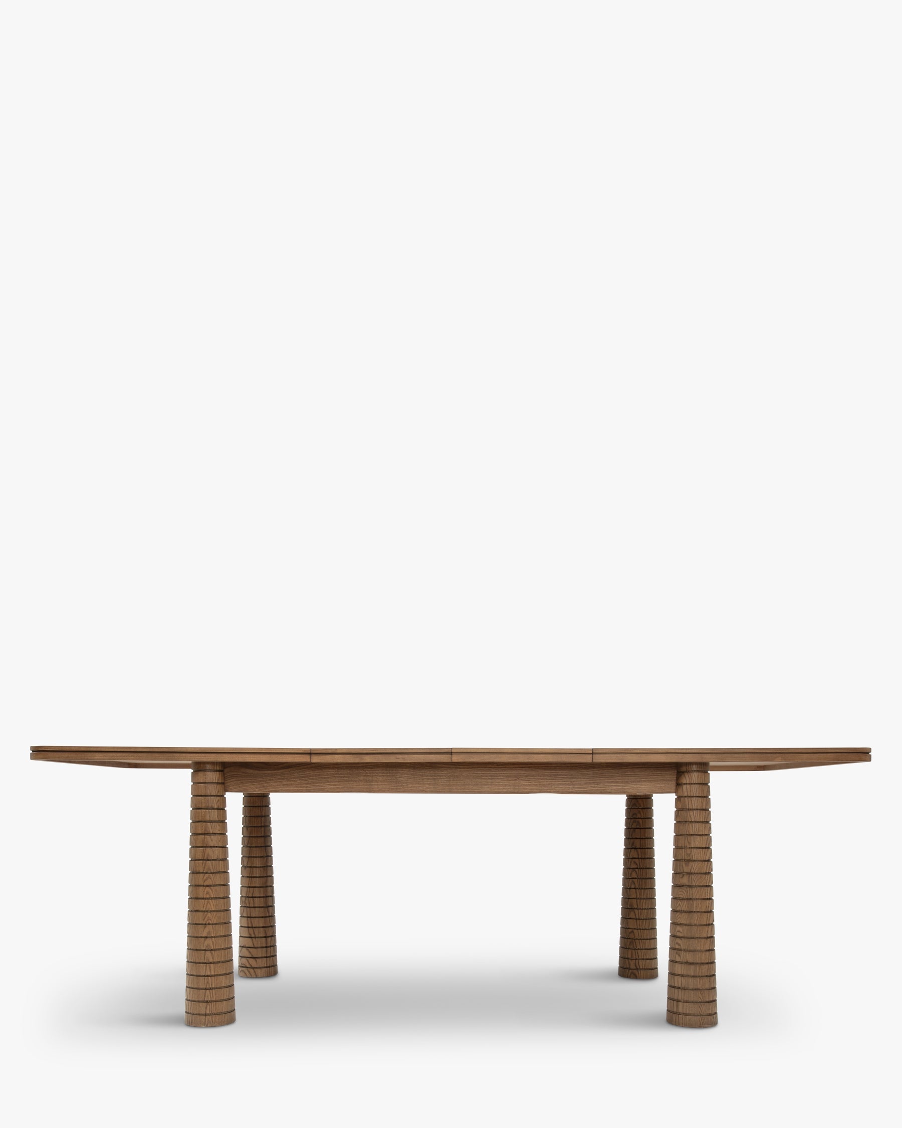 Table à manger extensible en frêne teinté noyer de fabrication artisanale avec pieds fuselés sculptés Salle à manger