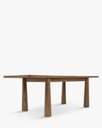 Table à manger extensible en frêne teinté noyer de fabrication artisanale avec pieds fuselés sculptés Salle à manger