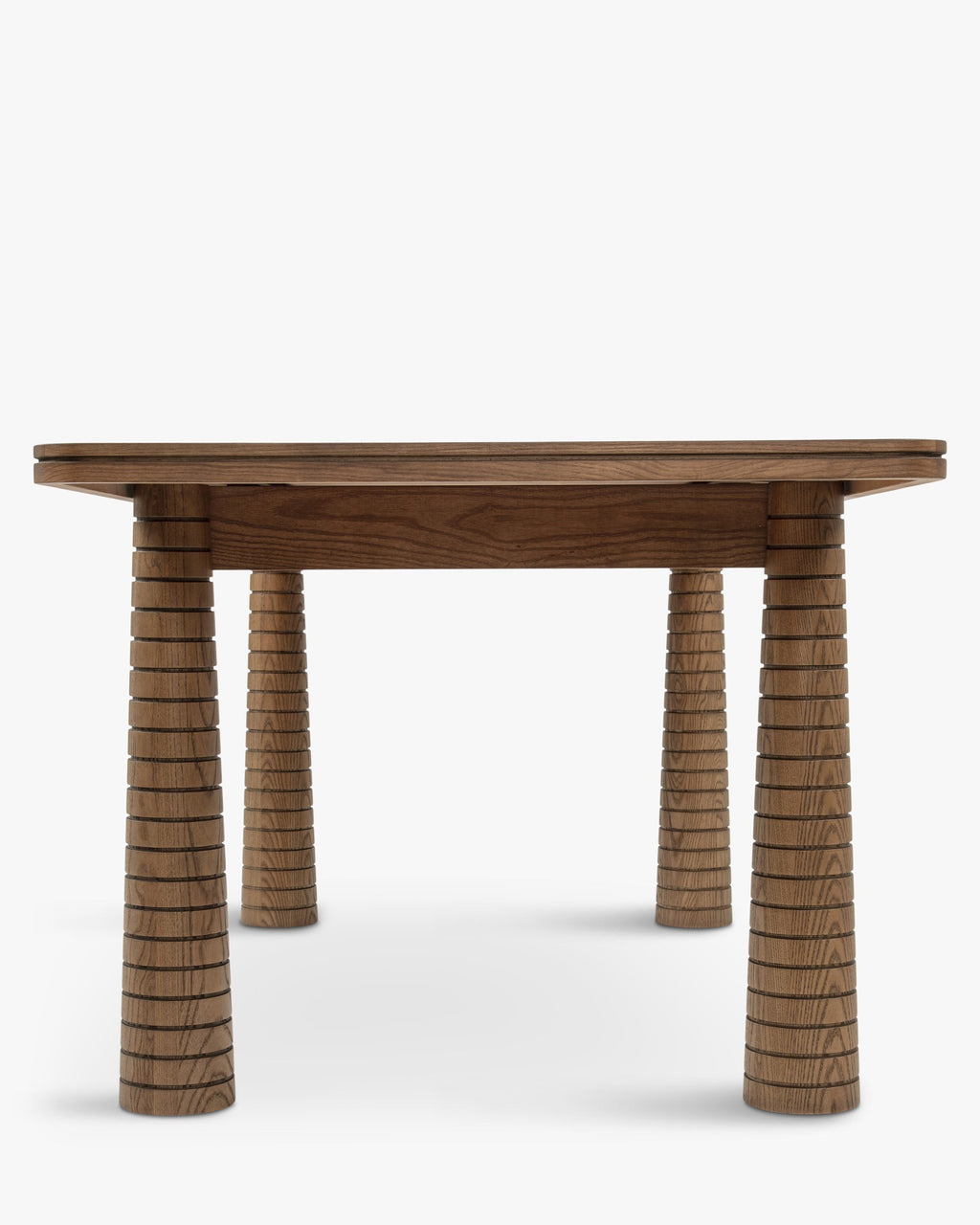 Table à manger extensible en frêne teinté noyer de fabrication artisanale avec pieds fuselés sculptés Salle à manger