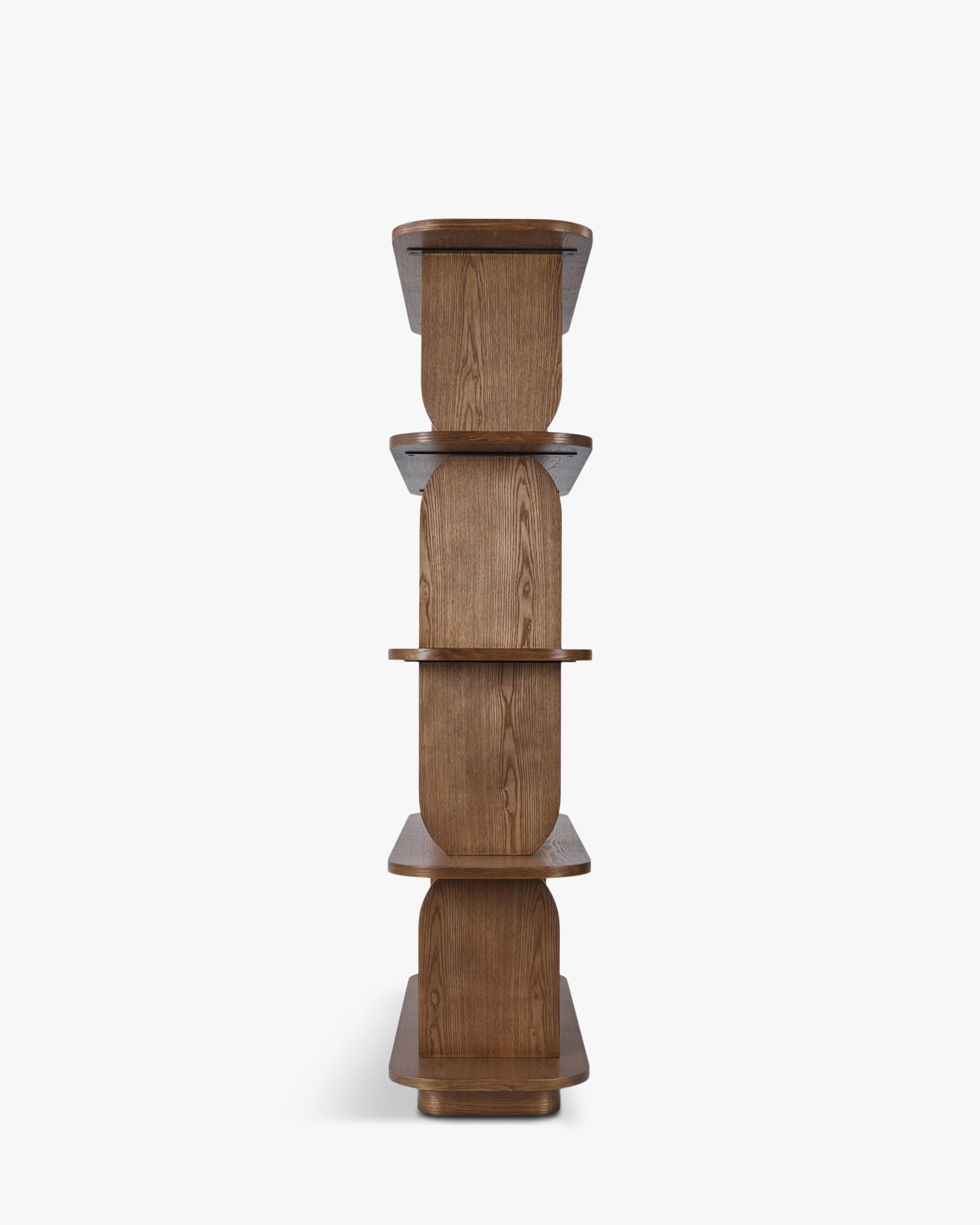 Bibliothèque rétro en bois avec design graphique et structure élégante pour salon et bureau à domicile